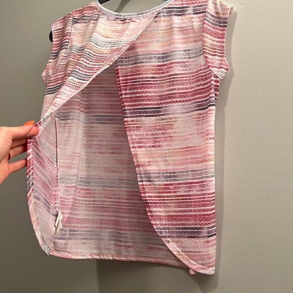 Prana Women's Aztec Print Wrap Style Back Capped Sleeve T-shirt - Picture 5 of 7